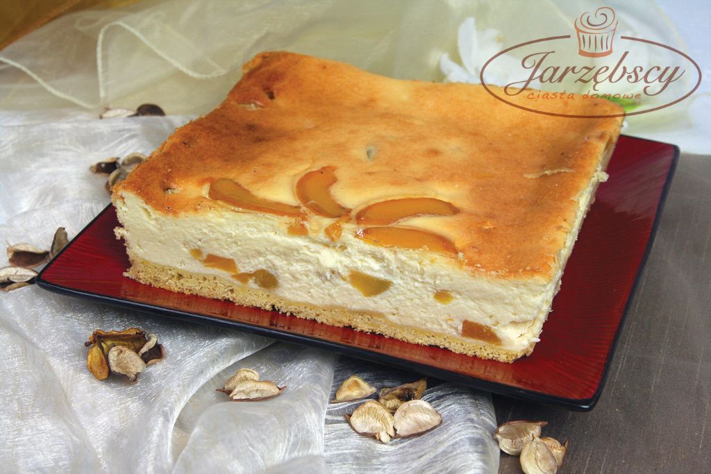 Sernik z brzoskwinią